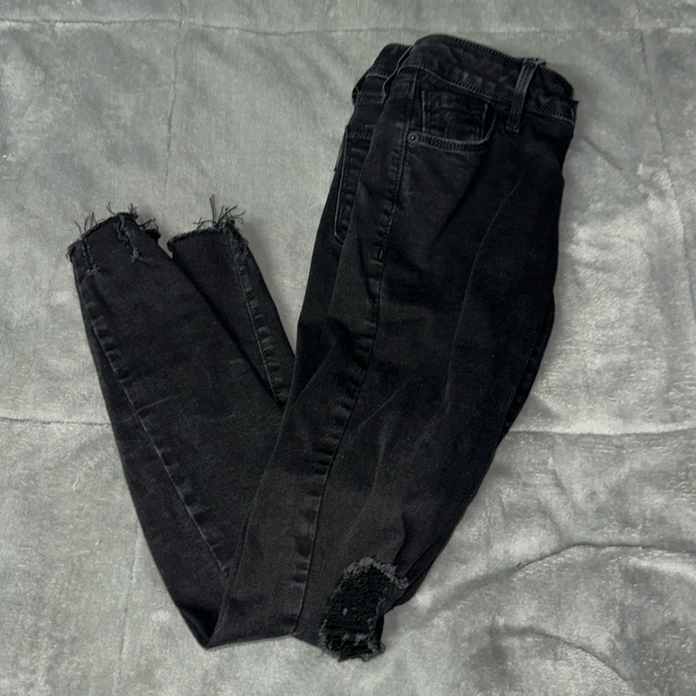 Women’s Old‎ Navy RockStar Super Skinny Ankle Mid-rise size 2 Black jeans.